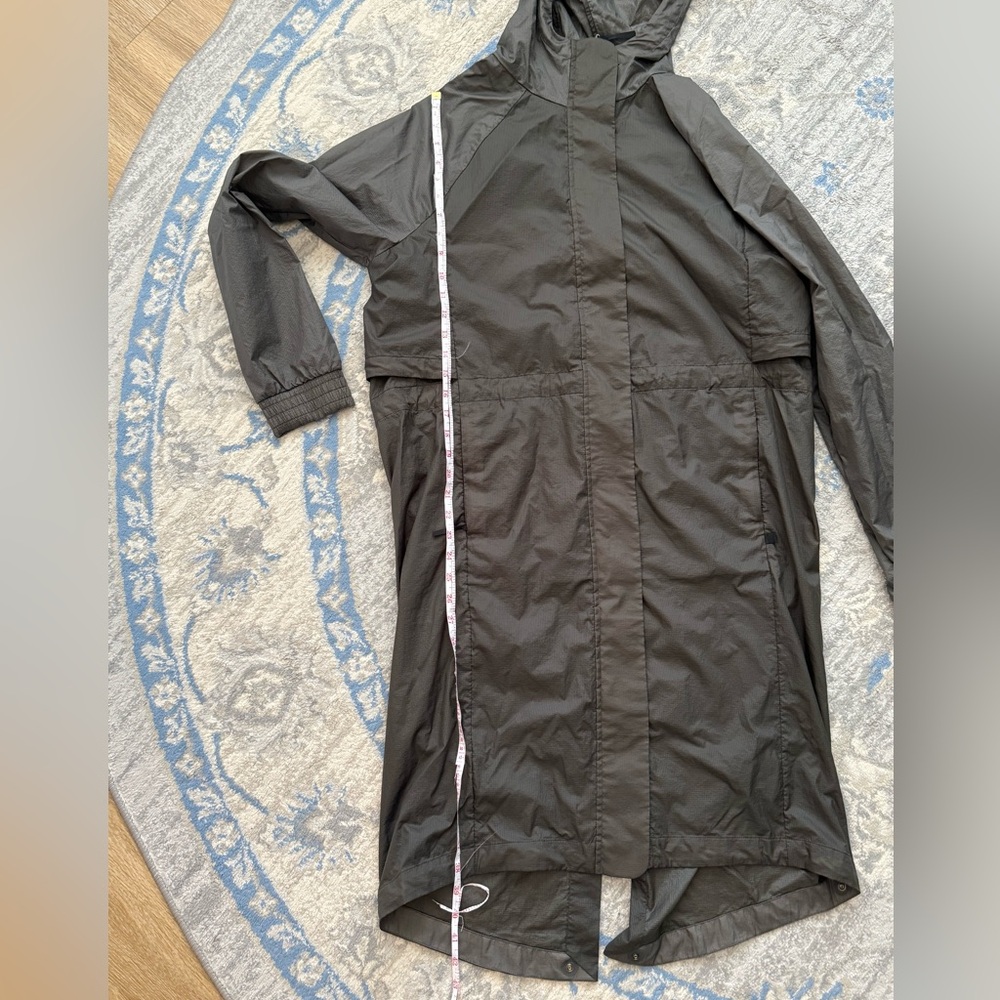 Lululemon Lab Assemblage Shell Raincoat - Picture 13 of 16